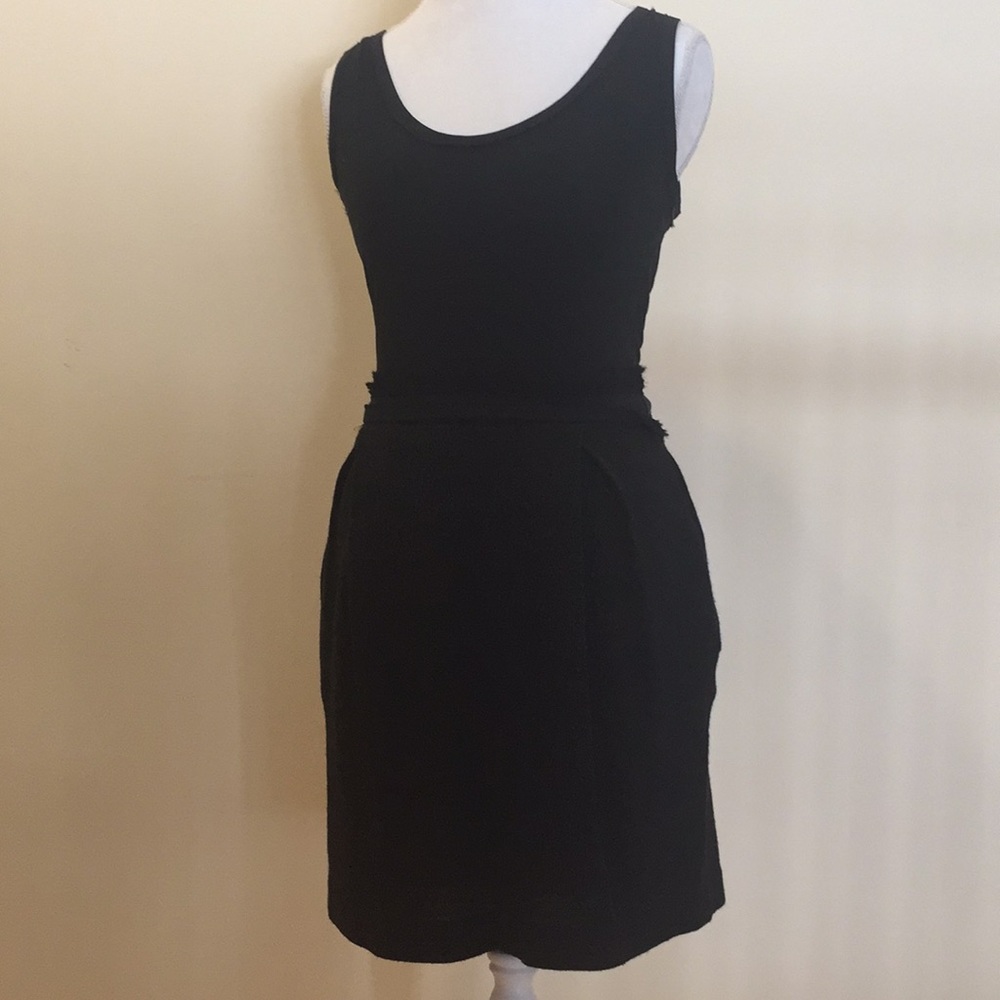 Banana Republic sleeveless dress with pockets.